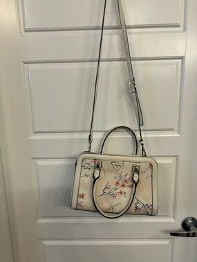 GUESS BAG